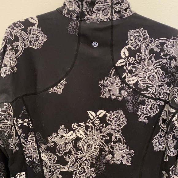 RARE Lululemon Jacket - Picture 3 of 5